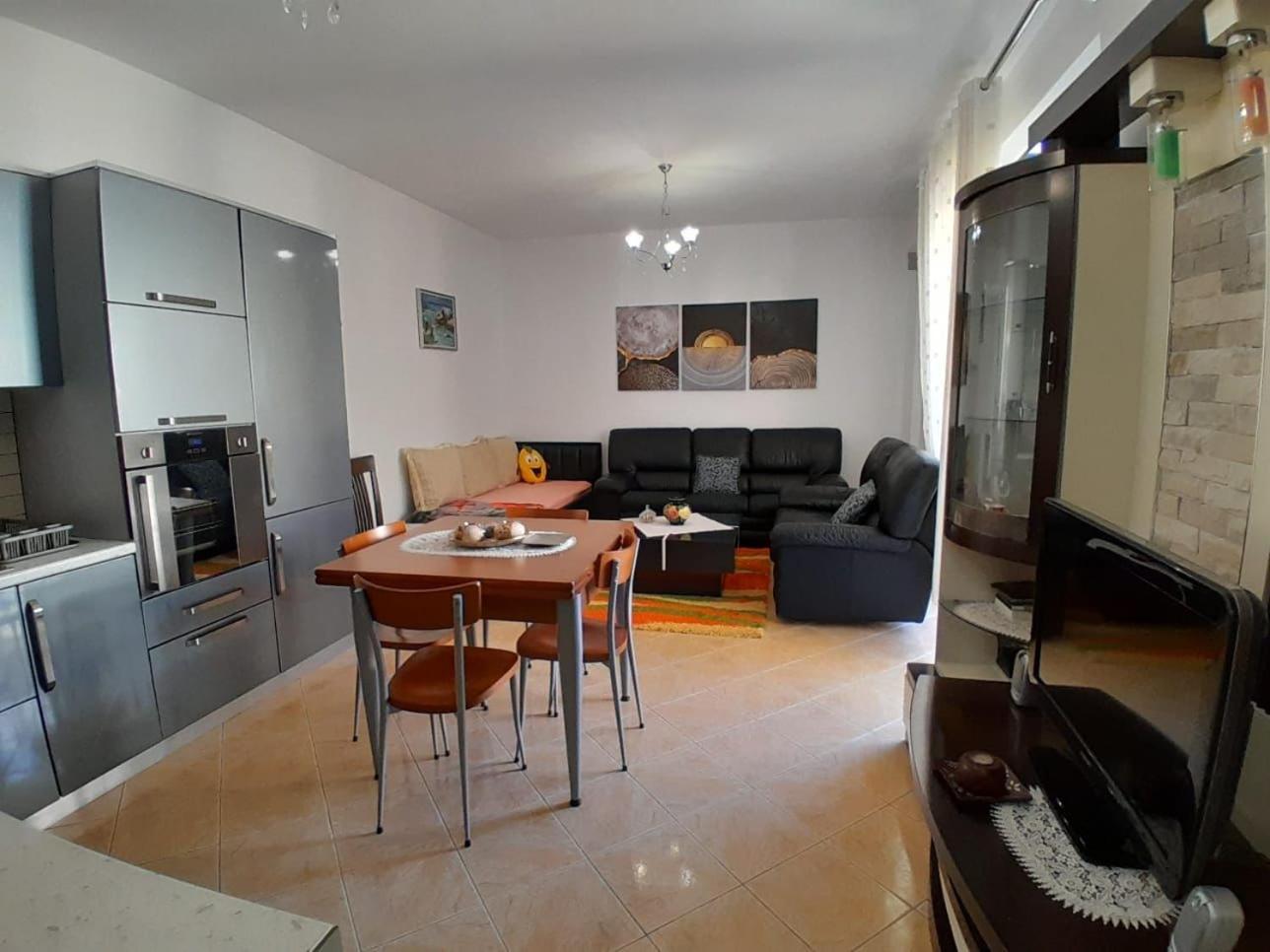 Apartament Greta's Wlora
